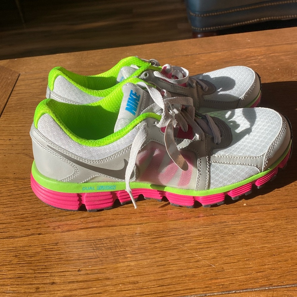 Nike Dual Fusion ST2 Running Shoes Women’s Sz 8.5 NWT no box